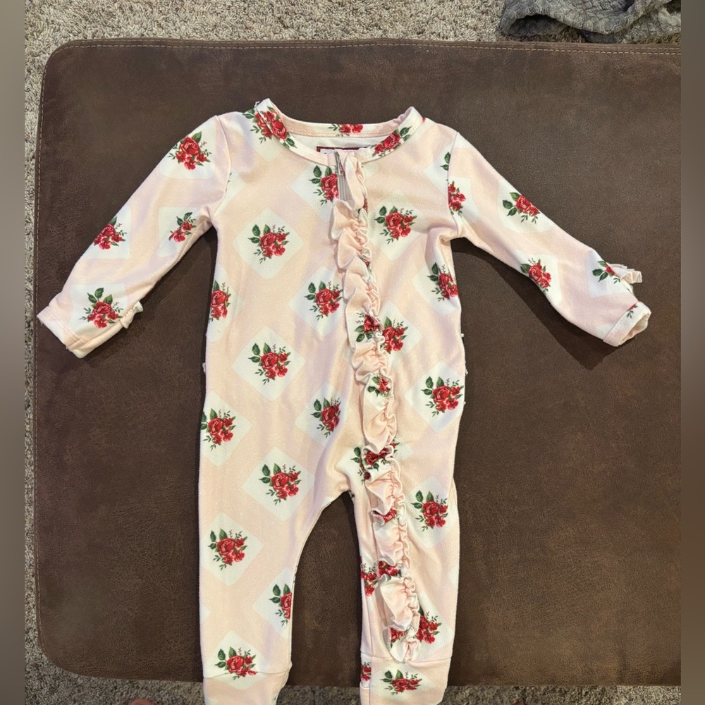 SweetHoney lounge. 6 month.